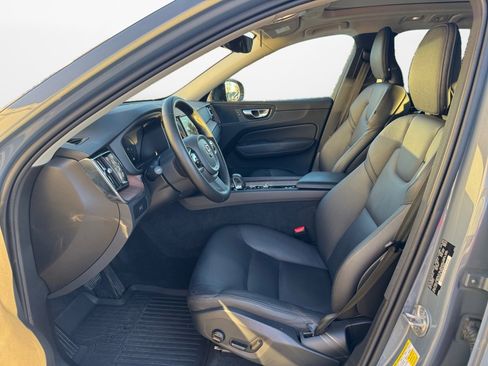 Certified 2024 Volvo XC60 B5 Plus w/ Climate Package image 9