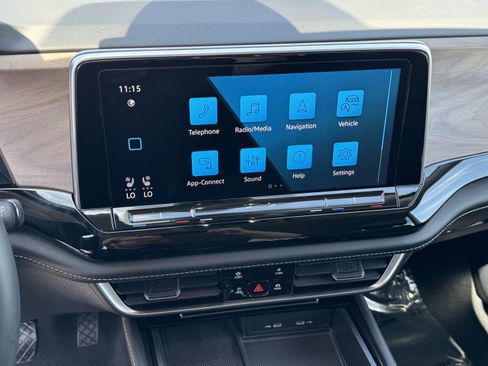 Used 2024 Volkswagen Atlas SE FWD image 18