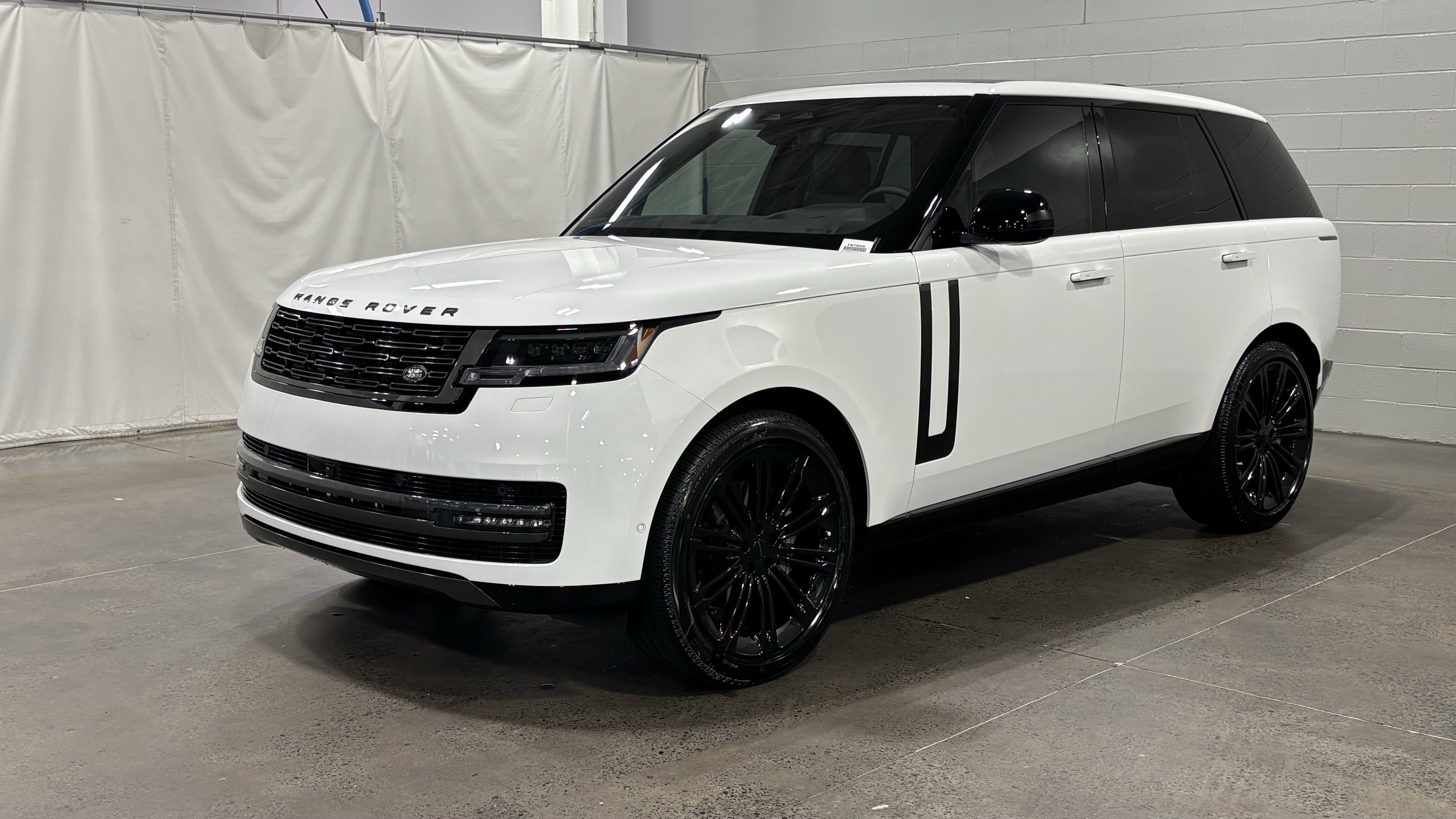 New 2026 Land Rover Range Rover SE AWD/4WD image 1