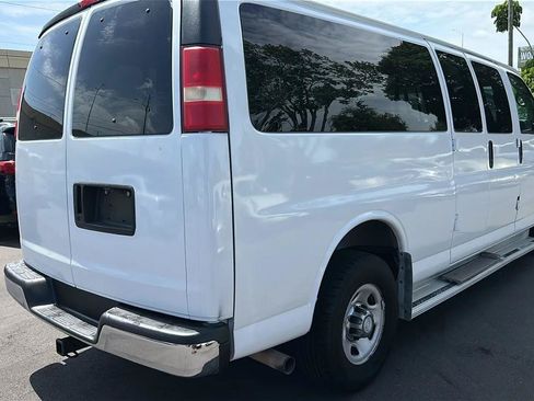 Used 2007 Chevrolet Express 3500 Extended Passenger w/ LT Preferred Equipment Group RWD image 9