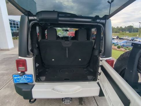 Used 2016 Jeep Wrangler Sahara w/ Connectivity Group AWD/4WD image 13