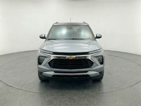 Used 2025 Chevrolet TrailBlazer LT image 2