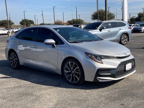 Used 2022 Toyota Corolla XSE image 3