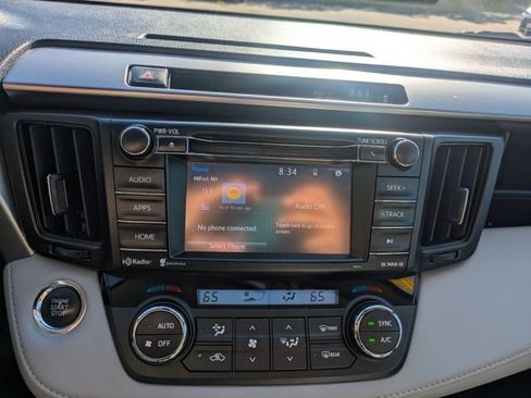 Used 2018 Toyota RAV4 XLE AWD/4WD image 25