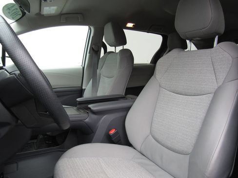 Used 2024 Toyota Sienna LE AWD/4WD image 12