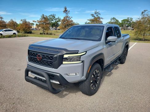 Used 2022 Nissan Frontier PRO-4X image 2