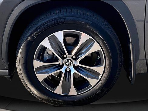 Used 2022 Toyota Highlander XLE image 35