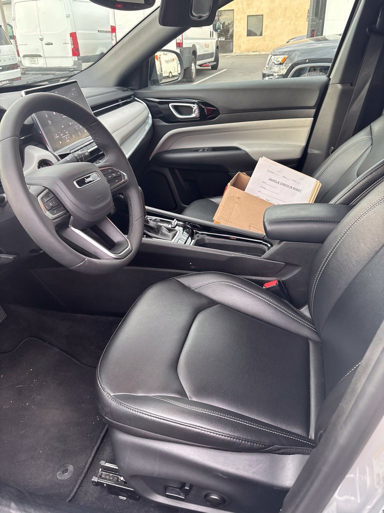 Used 2026 Jeep Compass Limited AWD/4WD image 8