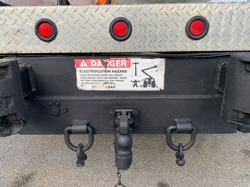 Used 2006 Ford F550 2WD Regular Cab Super Duty image 45