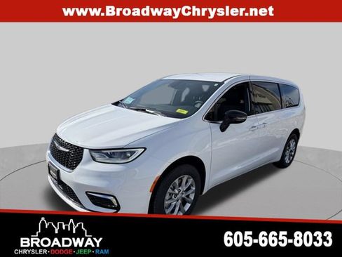 New 2026 Chrysler Pacifica Select AWD/4WD image 3
