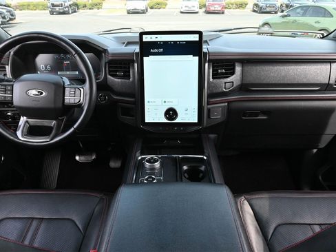 Used 2022 Ford Expedition Max Limited image 4