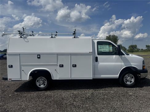 New 2025 Chevrolet Express 3500 w/ Power Convenience Package image 7