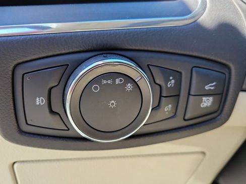 Used 2020 Ford Edge Titanium image 26