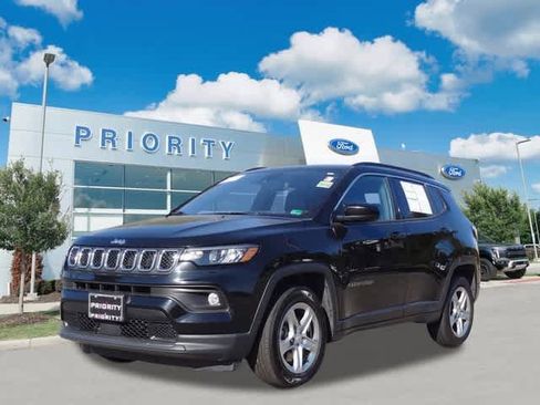 Used 2024 Jeep Compass Latitude image 1