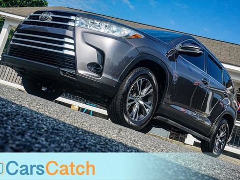 Used 2019 Toyota Highlander LE FWD image 4