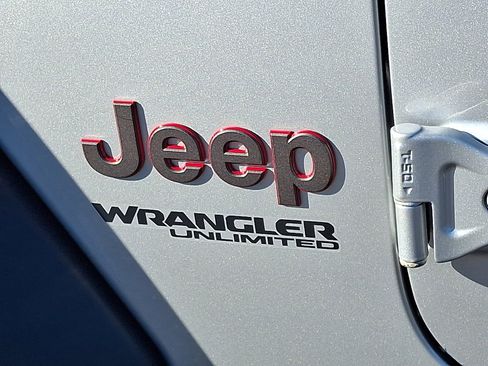 Used 2022 Jeep Wrangler Unlimited Rubicon w/ Steel Bumper Group image 16