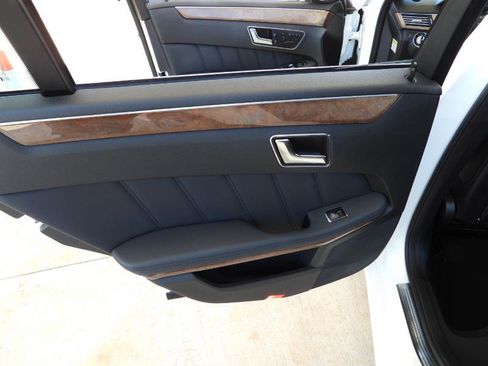 Used 2013 Mercedes-Benz E 350 Luxury image 31