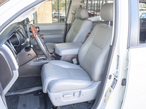 Used 2018 Toyota Sequoia Platinum image 8