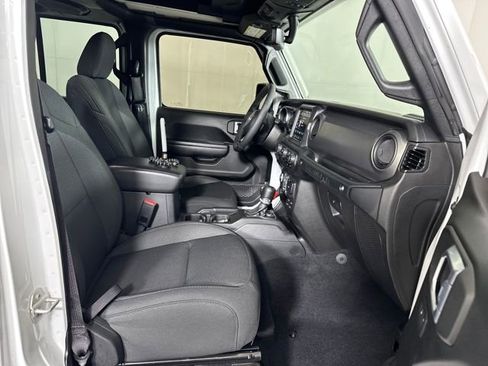 Used 2023 Jeep Wrangler Unlimited w/ Sun & Screen Package image 28