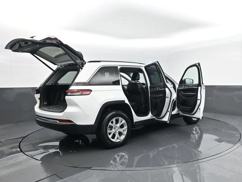Used 2023 Jeep Grand Cherokee Limited AWD/4WD image 31