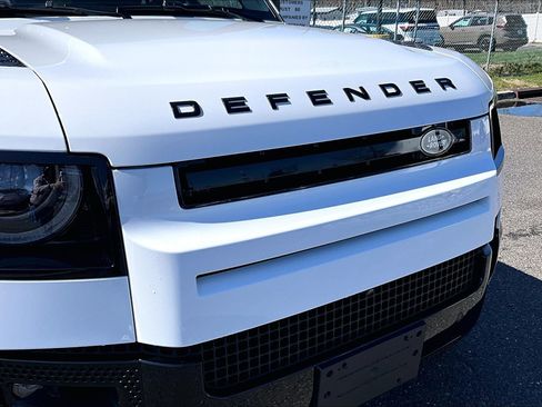 Used 2025 Land Rover Defender 110 X-Dynamic SE AWD/4WD image 29