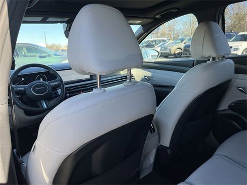 Certified 2025 Hyundai Tucson Limited image 32