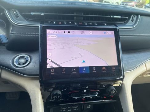 Used 2023 Jeep Grand Cherokee L Limited image 20