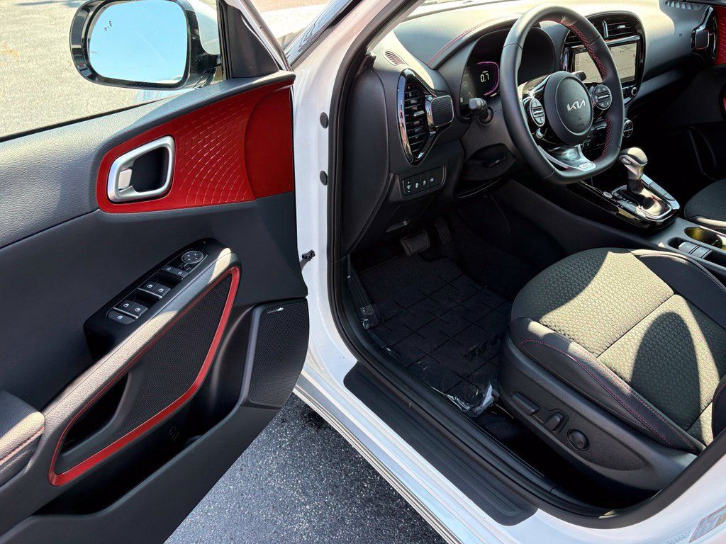 Used 2025 Kia Soul GT-Line w/ GT-Line Technology Package FWD image 24