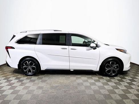 Certified 2025 Toyota Sienna Platinum AWD/4WD image 9