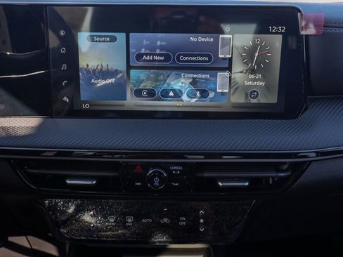 New 2025 Nissan Kicks SR image 27