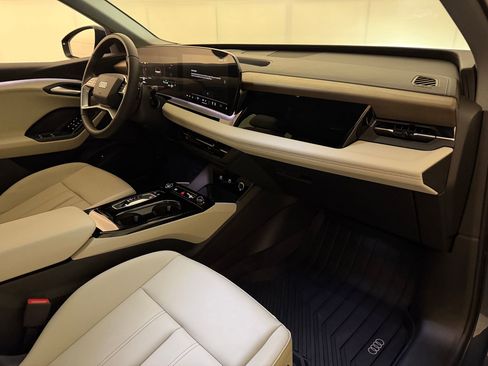 Used 2025 Audi Q6 e-tron Premium w/ Convenience Package RWD image 31