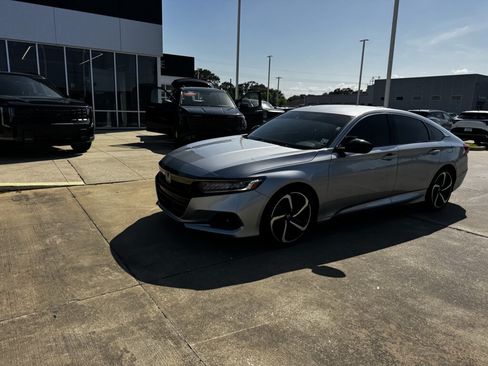 Used 2021 Honda Accord Sport image 3