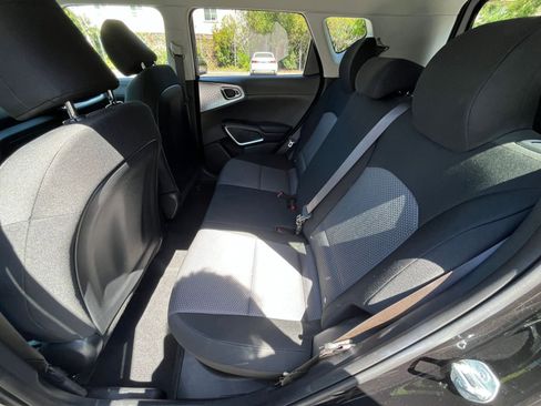 Used 2025 Kia Soul LX w/ LX Technology Package FWD image 23