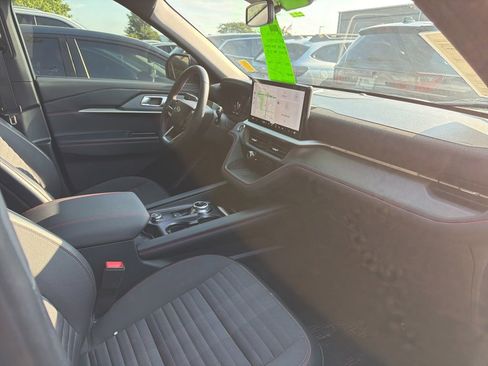 Used 2025 Ford Explorer ST-Line w/ Premium Package RWD image 5