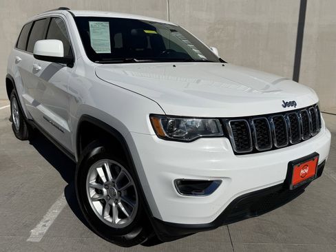 Used 2020 Jeep Grand Cherokee Laredo image 1