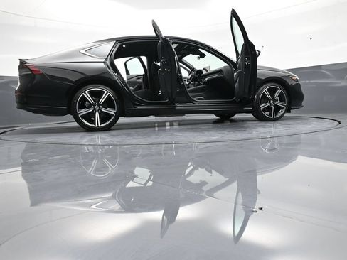Used 2025 Honda Accord Sport image 47