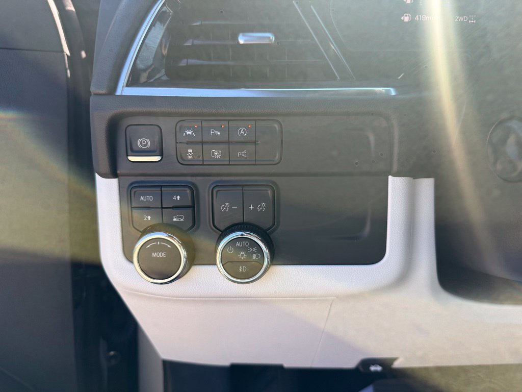 Used 2026 Chevrolet Suburban Premier AWD/4WD image 39