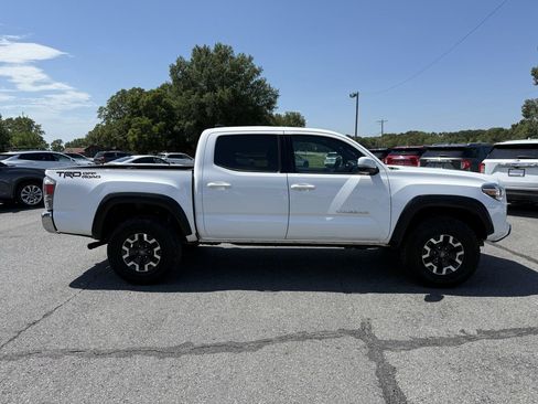 Used 2021 Toyota Tacoma TRD Off-Road RWD image 7