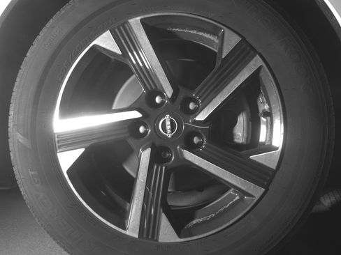Used 2025 Nissan Sentra SV FWD image 13