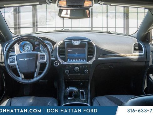 Used 2014 Chrysler 300 C RWD image 4