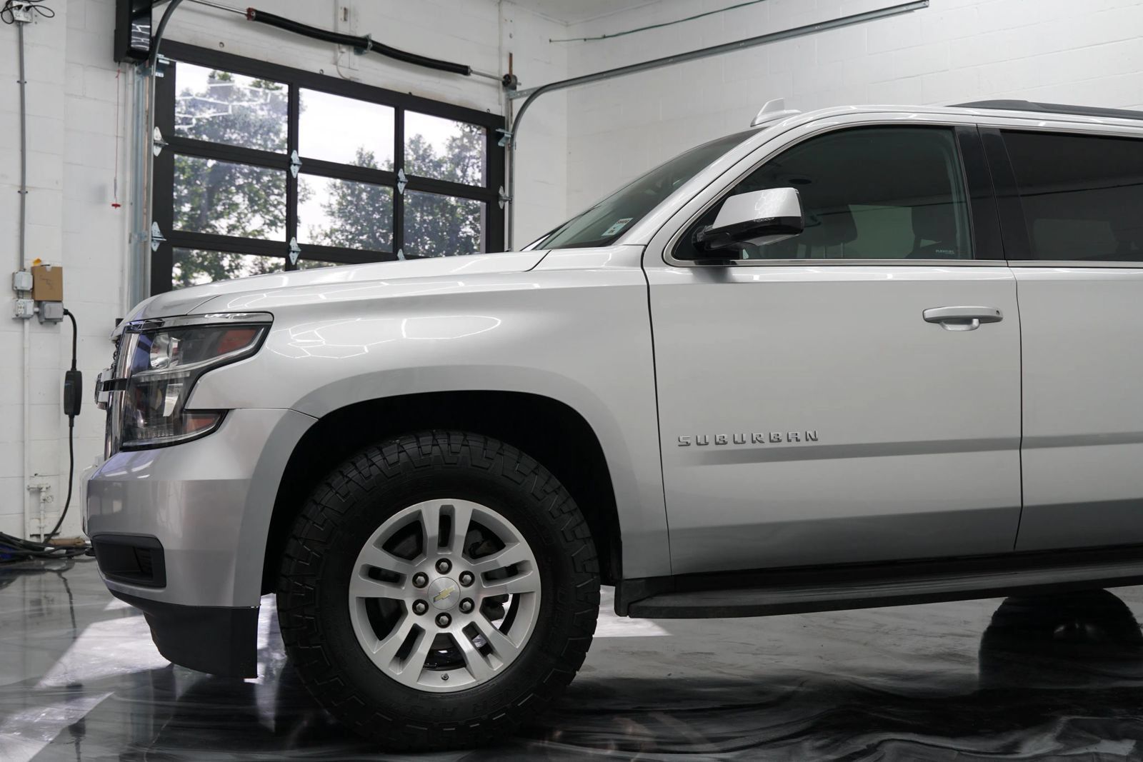 Used 2017 Chevrolet Suburban LT RWD image 10