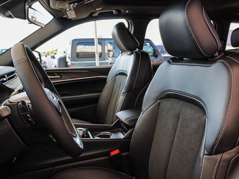 New 2026 Jeep Grand Cherokee Altitude RWD image 18