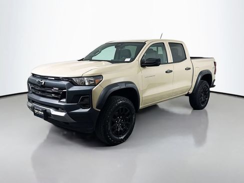 Used 2024 Chevrolet Colorado Trail Boss w/ Advanced Trailering Package AWD/4WD image 3