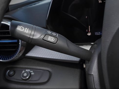 Certified 2024 Chevrolet Trax LT FWD image 28
