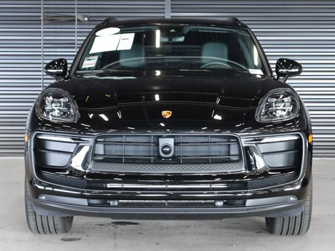 Certified 2023 Porsche Macan image 8