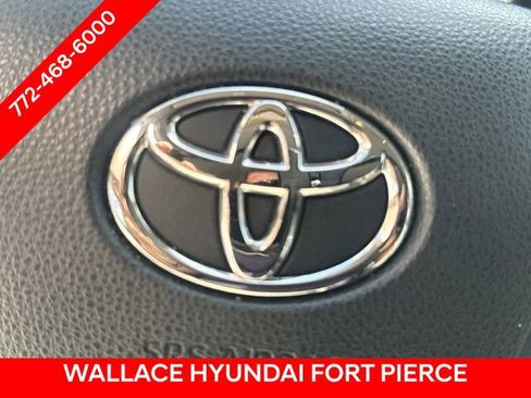 Used 2022 Toyota Highlander LE AWD/4WD image 31