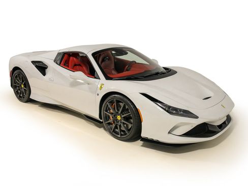 Certified 2023 Ferrari F8 Tributo RWD image 17