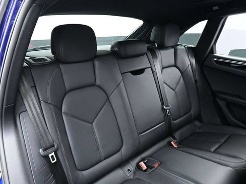 Certified 2022 Porsche Macan AWD/4WD image 26