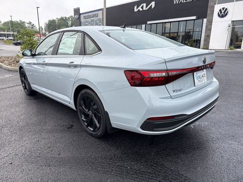 New 2026 Volkswagen Jetta SE FWD image 3