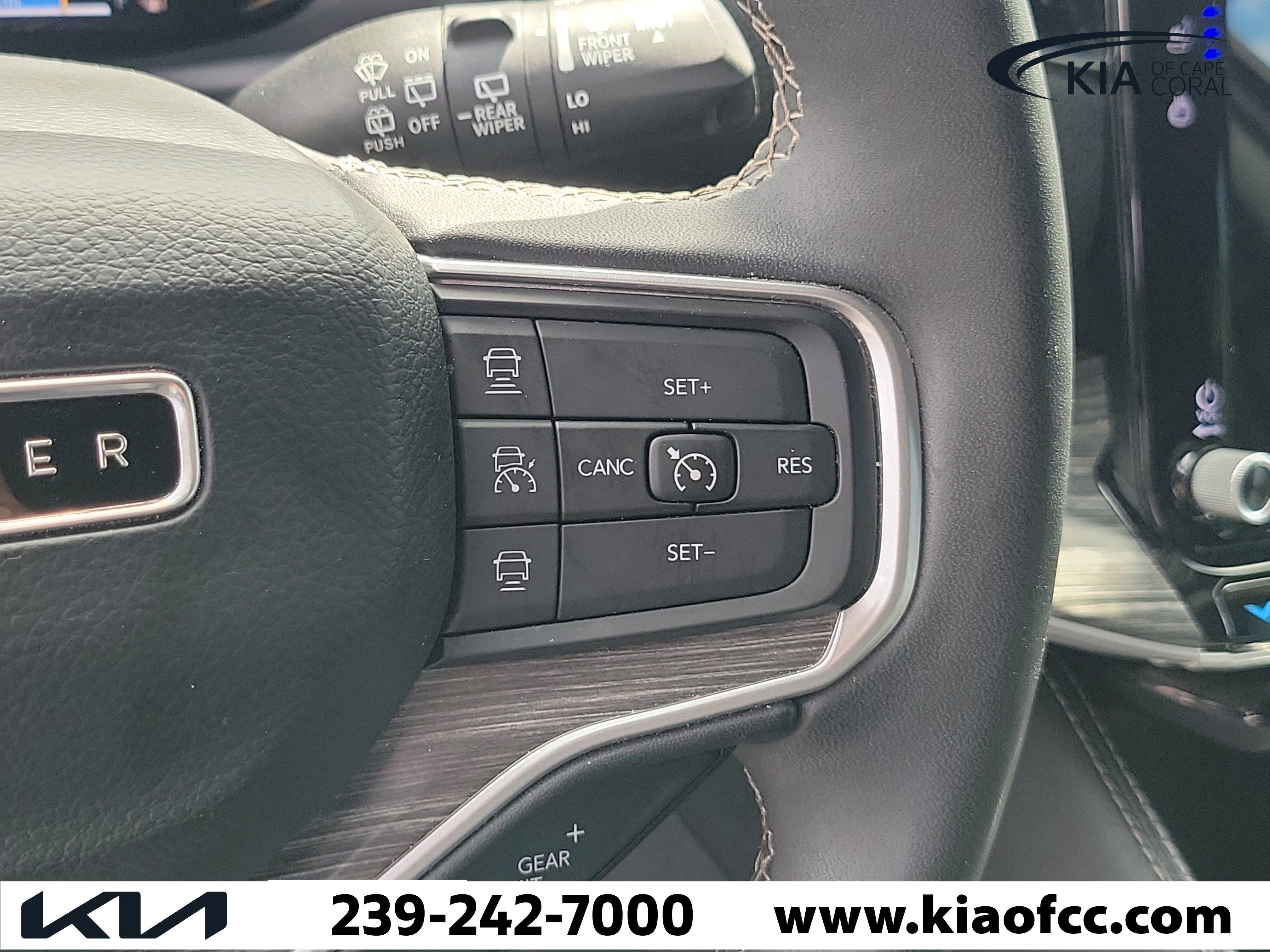 Used 2024 Jeep Wagoneer Series II AWD/4WD image 30